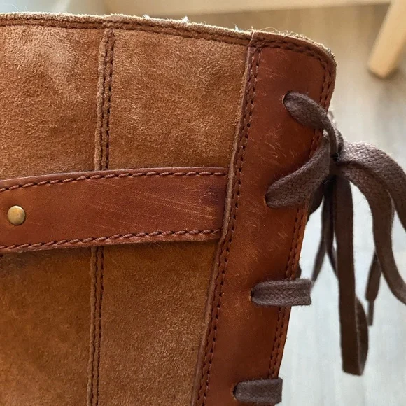 The North Face Tan Lace-Up Women's Boots. - Picture 4 of 7